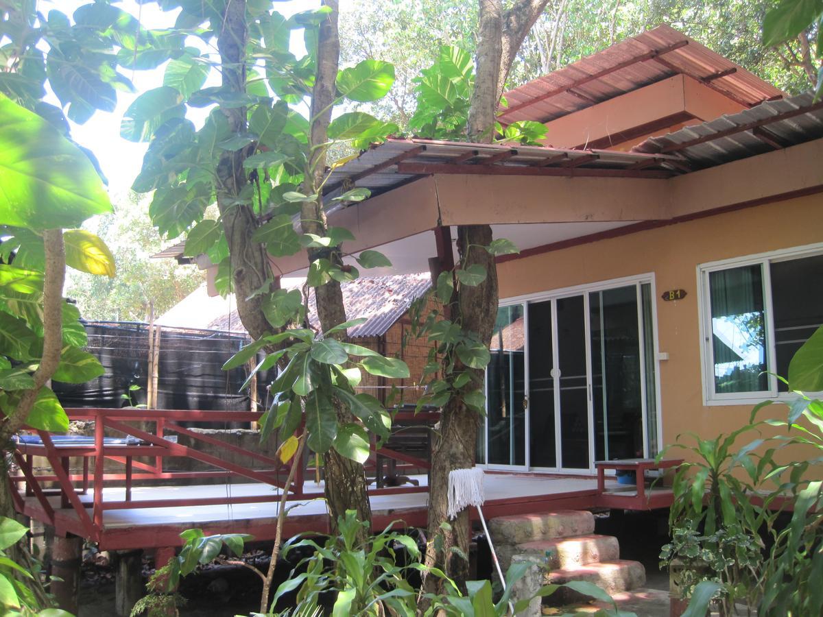 Jj Beach Resort & Jj Seafood Koh Phayam Exterior photo