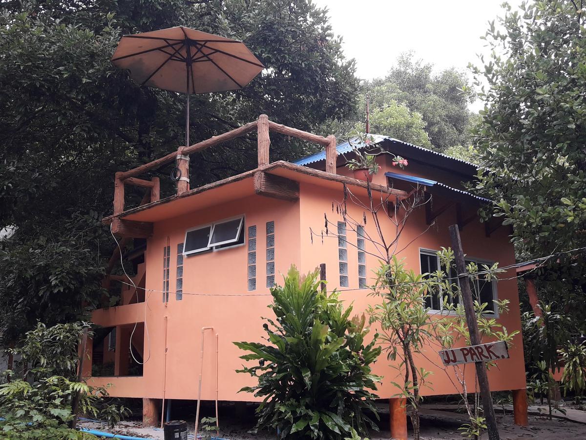 Jj Beach Resort & Jj Seafood Koh Phayam Exterior photo
